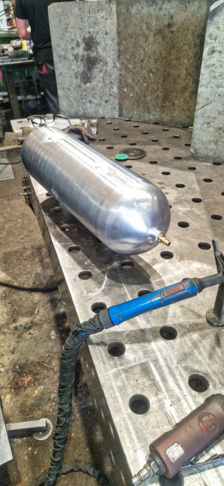 Naprawa aluminiowej butli metodą spawania wykonana przez ELMET